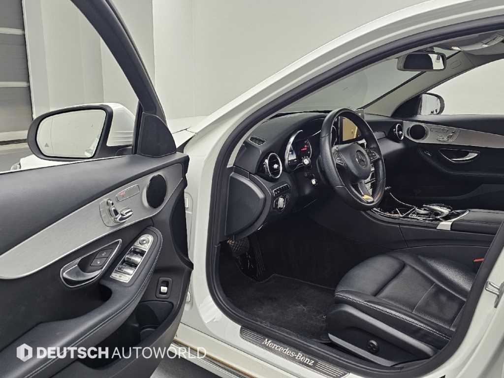 Mercedes Benz C Class - Vista 11