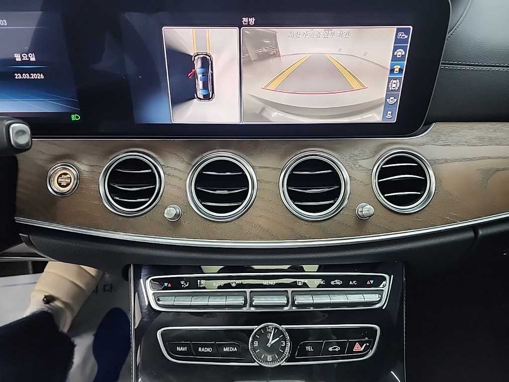 Mercedes Benz E class - Vista 10