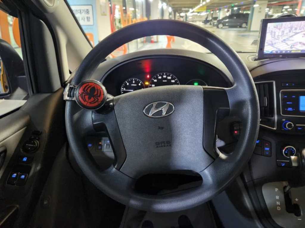 HYUNDAI Starex - Vista 8