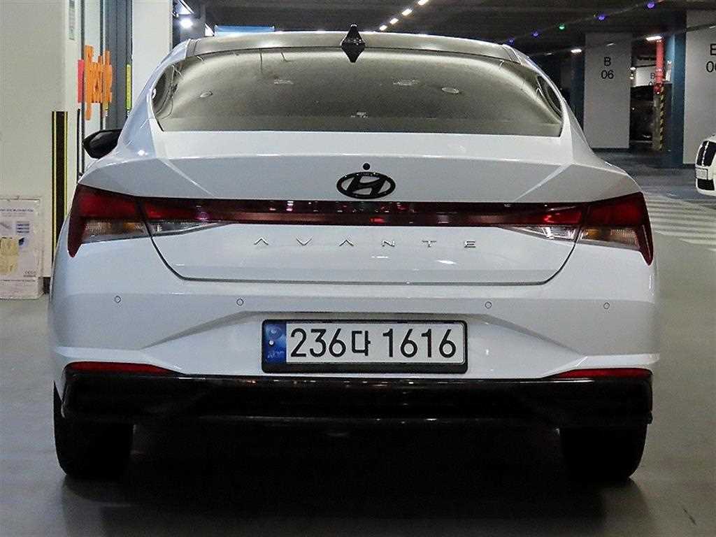 HYUNDAI Avante - Vista 5