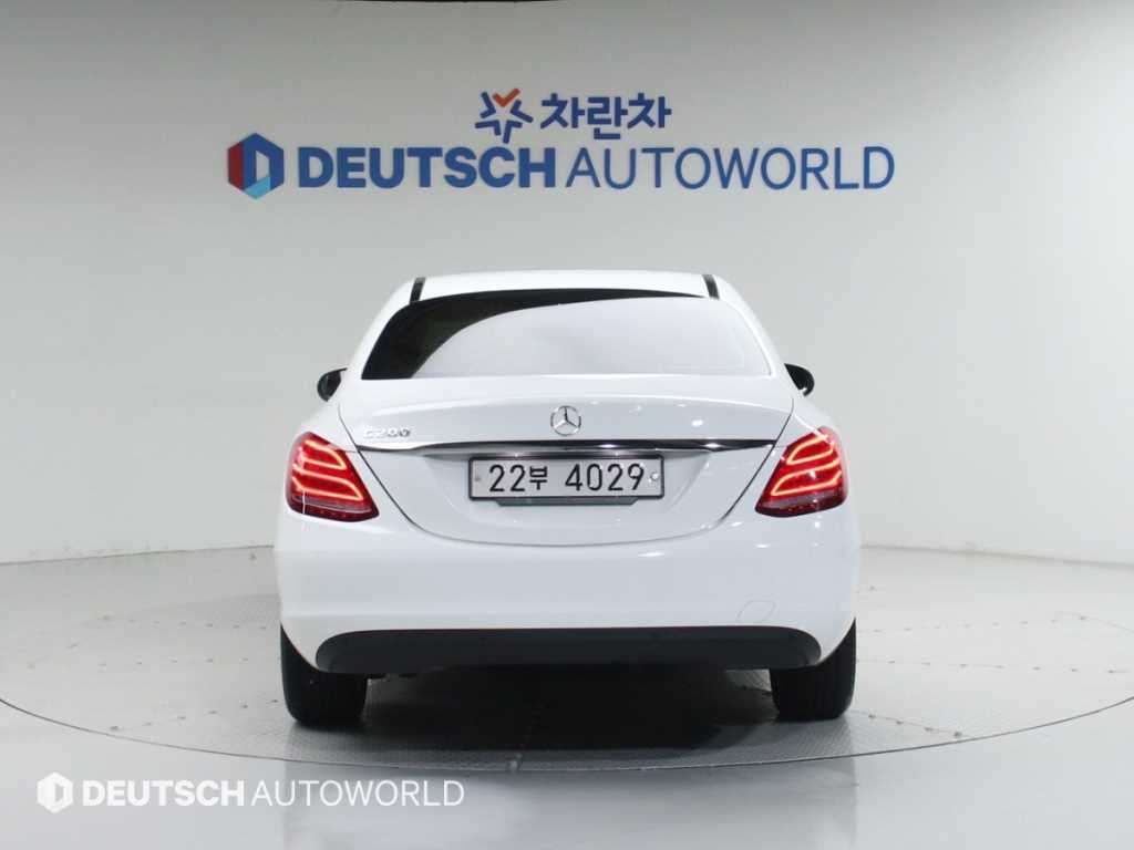 Mercedes Benz C Class - Vista 4