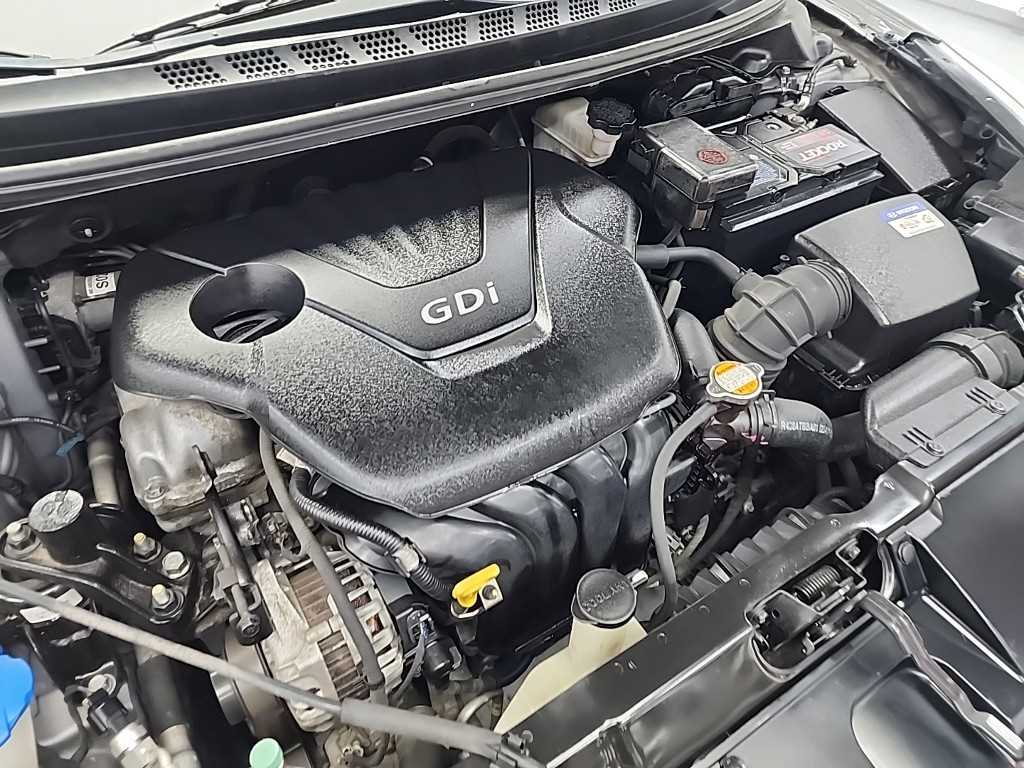 HYUNDAI Avante - Vista 5