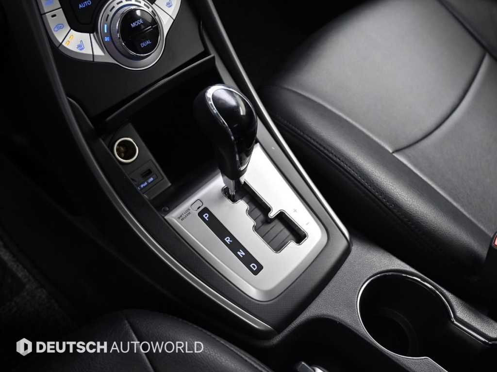 HYUNDAI Avante - Vista 9