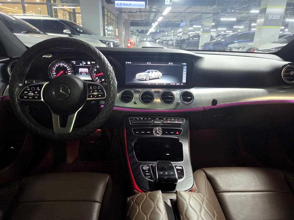 Mercedes Benz E class - Vista 5