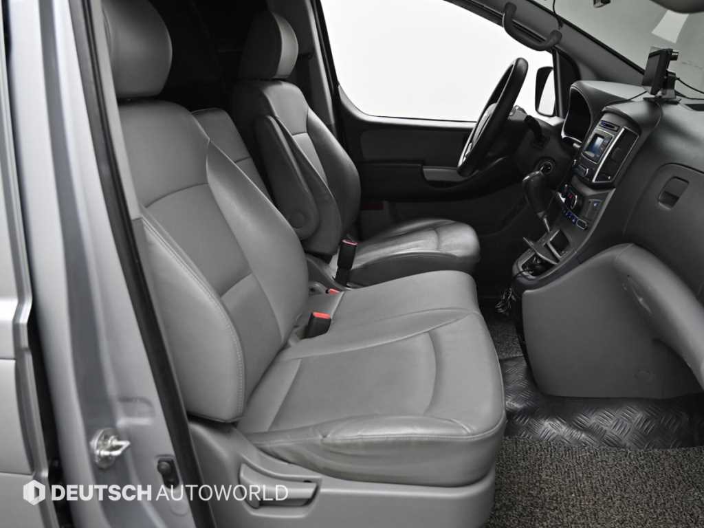 HYUNDAI Starex - Vista 10