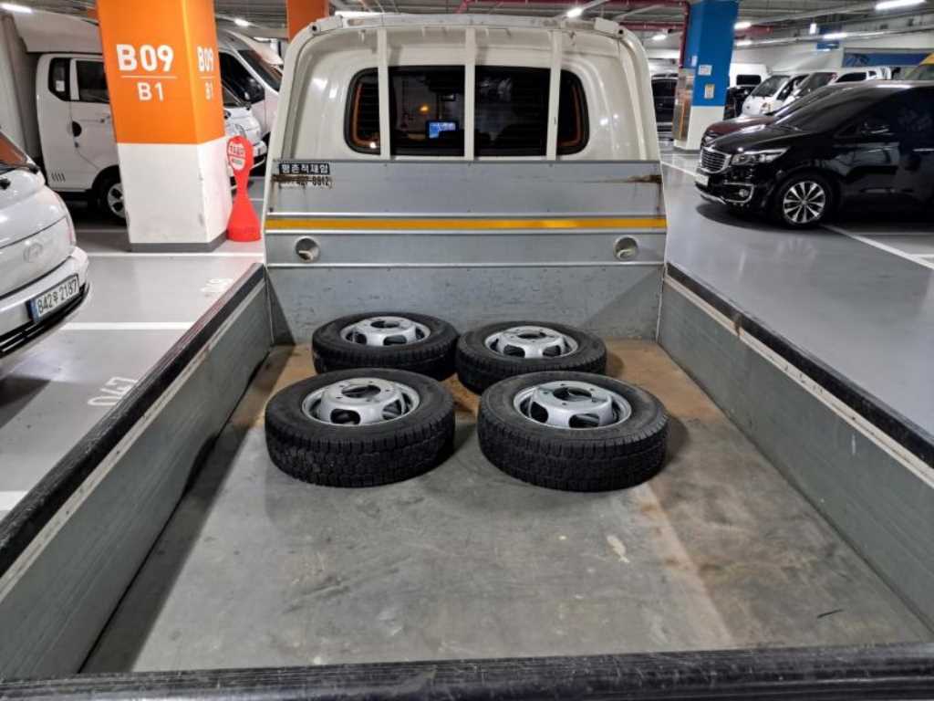 Small Truck Cargo (small) - Vista 5