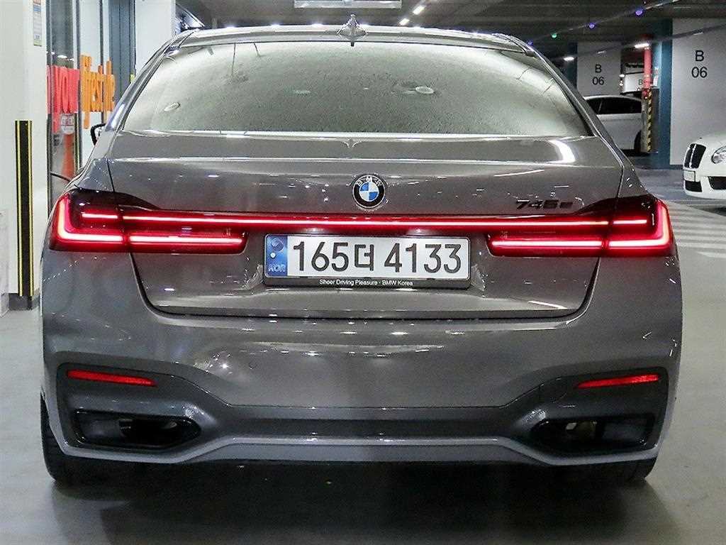 BMW 7 Series - Vista 5