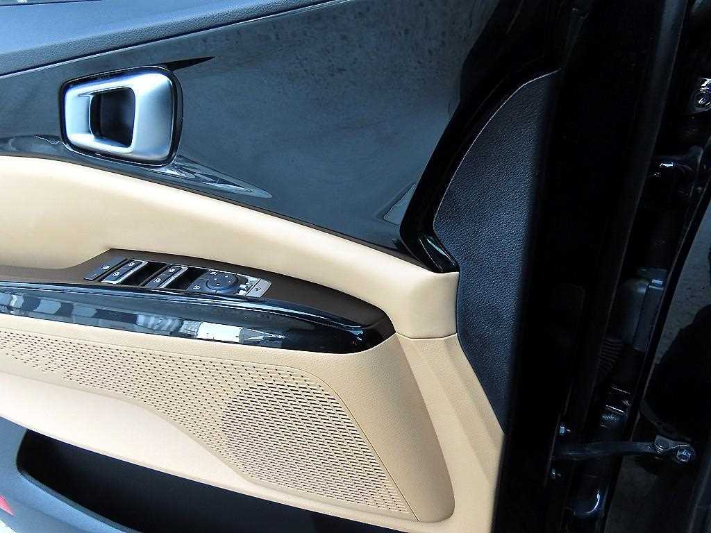 KIA Carnival - Vista 11