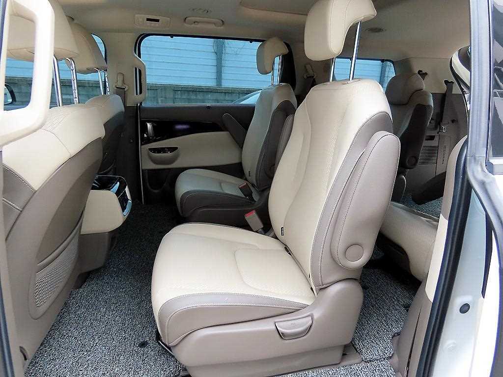 KIA Carnival - Vista 6