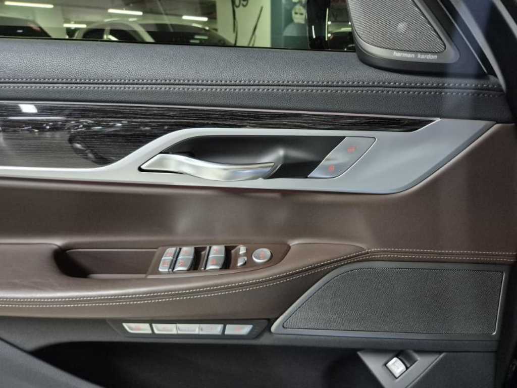 BMW 7 Series - Vista 11