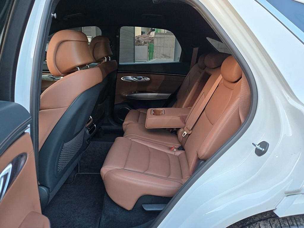 Genesis GV70 - Vista 6