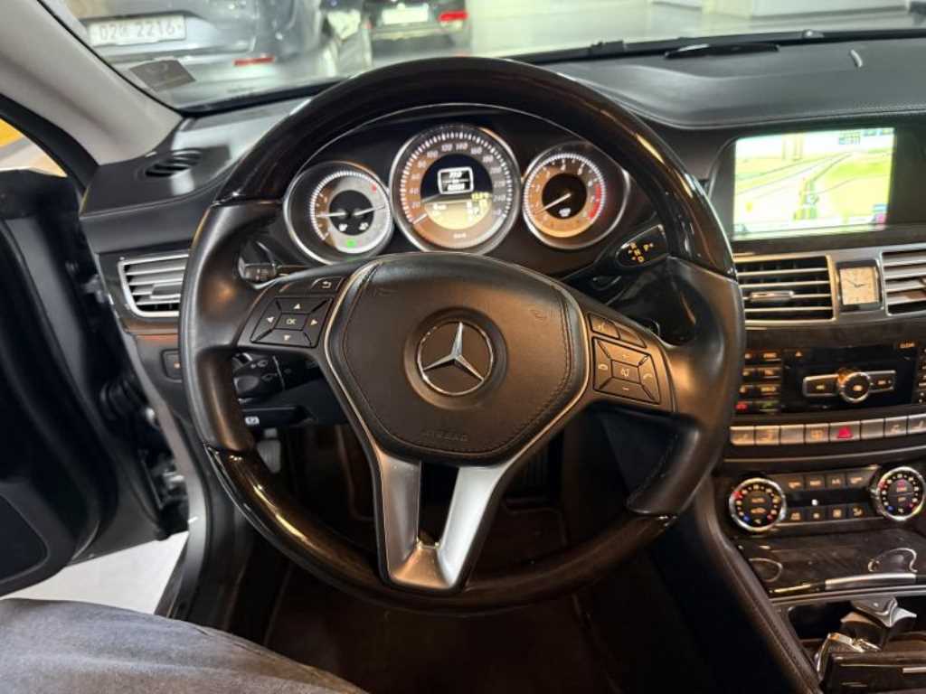 Mercedes Benz CLS Class - Vista 8