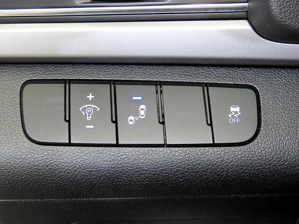 HYUNDAI Avante - Vista 11