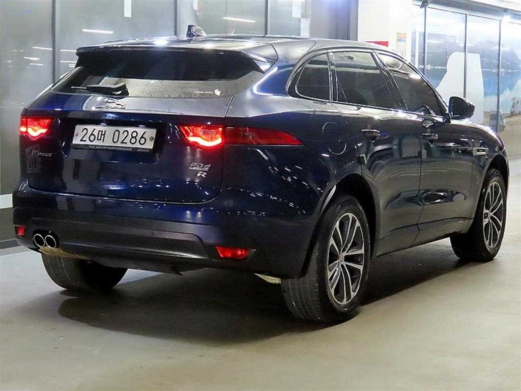 Jaguar F-PACE - Vista 4