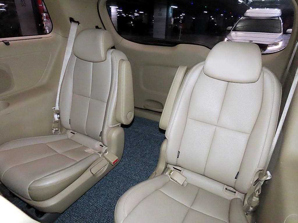 KIA Carnival - Vista 8