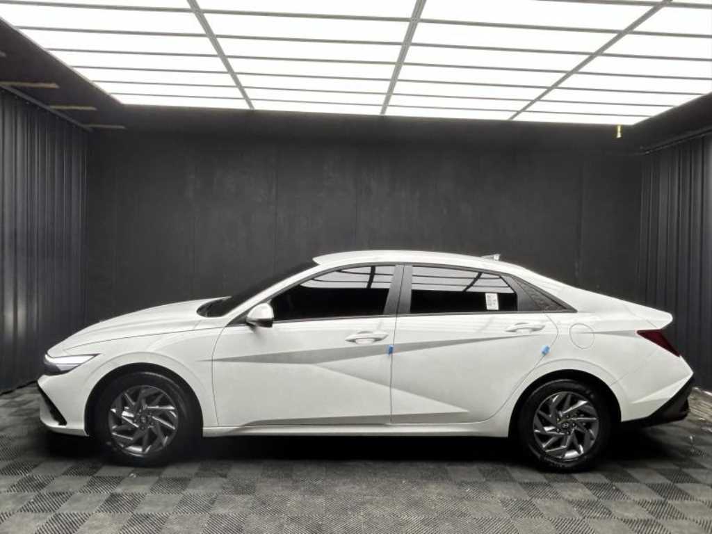 HYUNDAI Avante - Vista 4