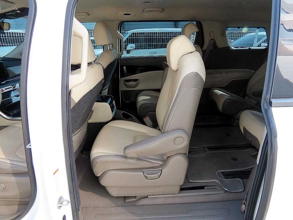 KIA Carnival - Vista 6