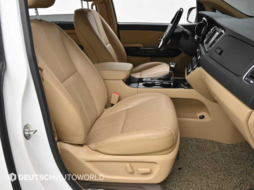 KIA Carnival - Vista 10