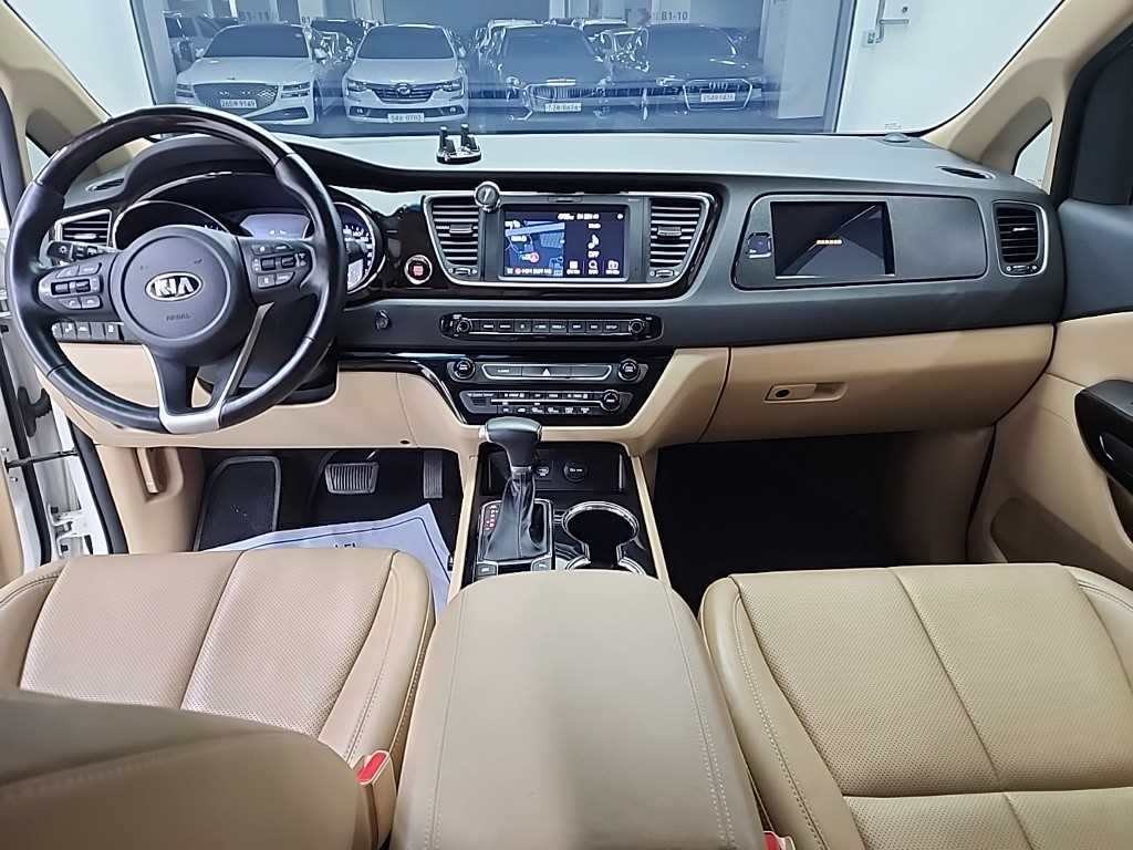 KIA Carnival - Vista 8