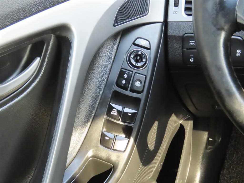 HYUNDAI Avante - Vista 12