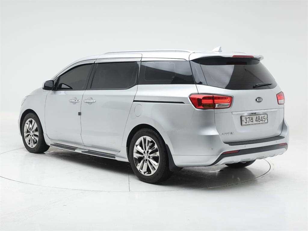 KIA Carnival - Vista 4