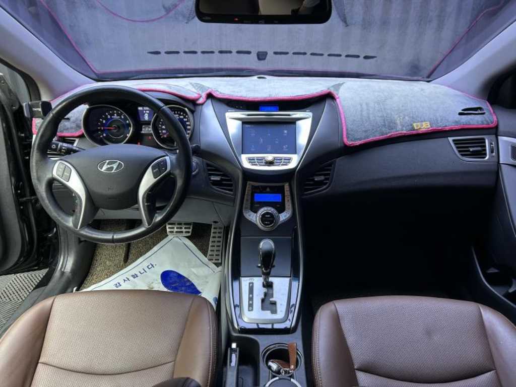 HYUNDAI Avante - Vista 8