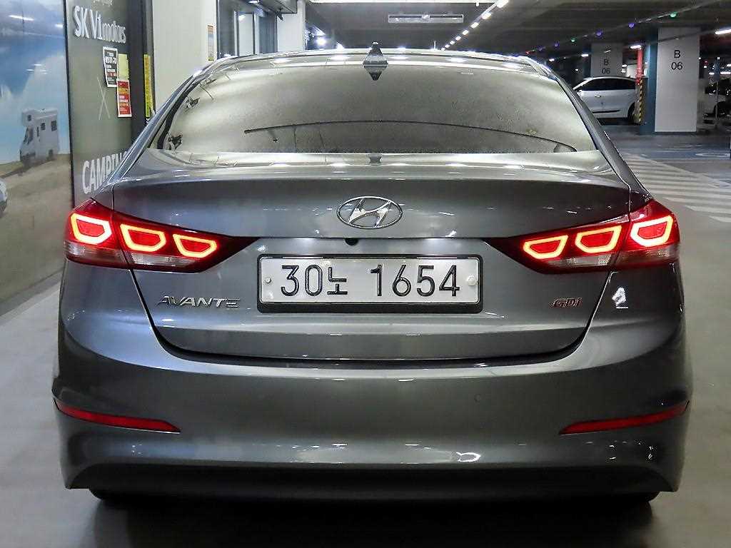 HYUNDAI Avante - Vista 5