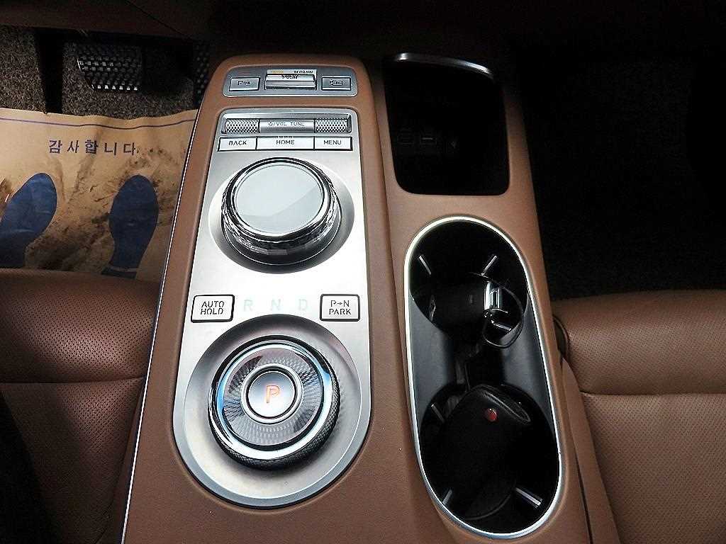 Genesis GV70 - Vista 10