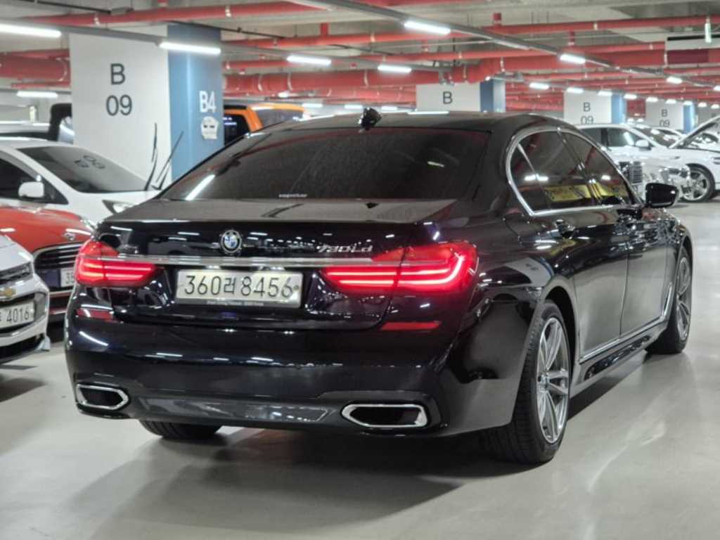 BMW 7 Series - Vista 3