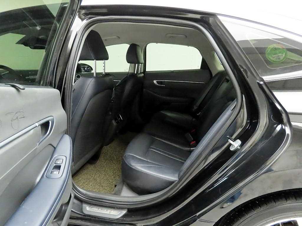 HYUNDAI Sonata - Vista 12