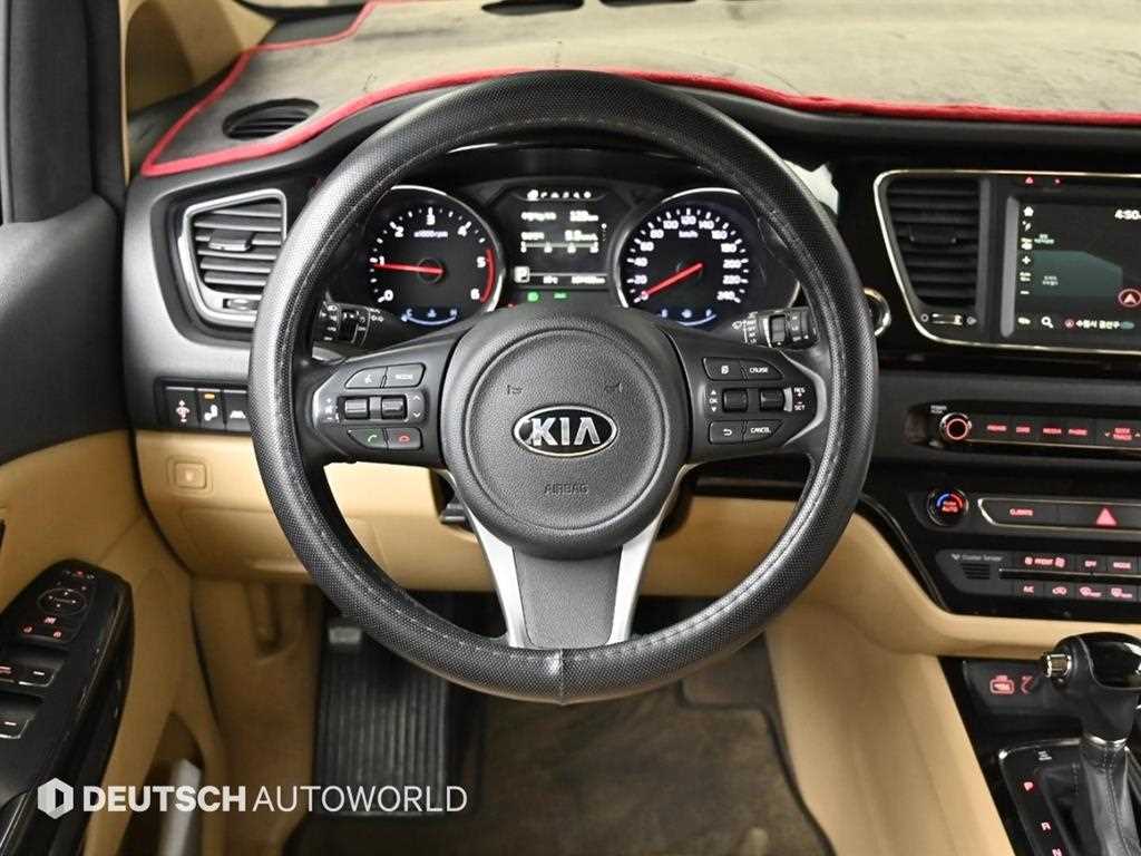 KIA Carnival - Vista 12