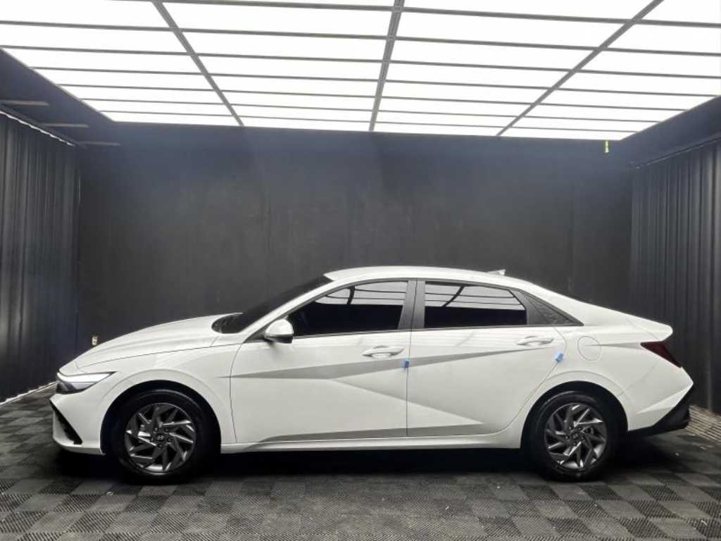 HYUNDAI Avante - Vista 4