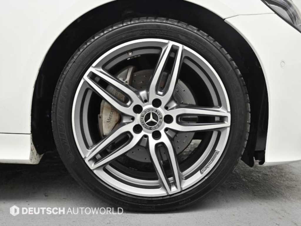 Mercedes Benz E class - Vista 5