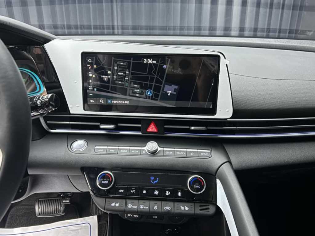 HYUNDAI Avante - Vista 9