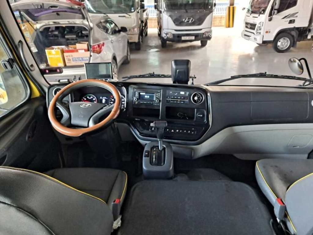 medium and large bus Hyundai bus - Vista 11