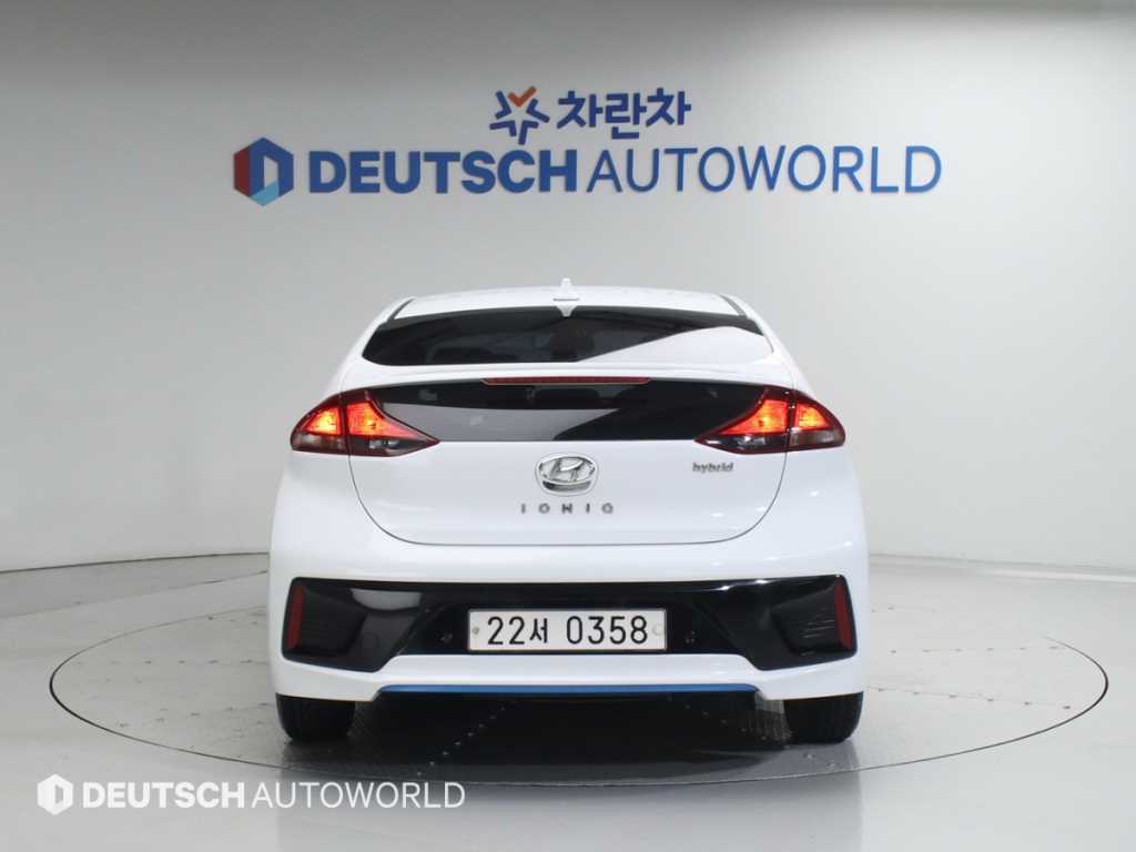 HYUNDAI Ioniq - Vista 4