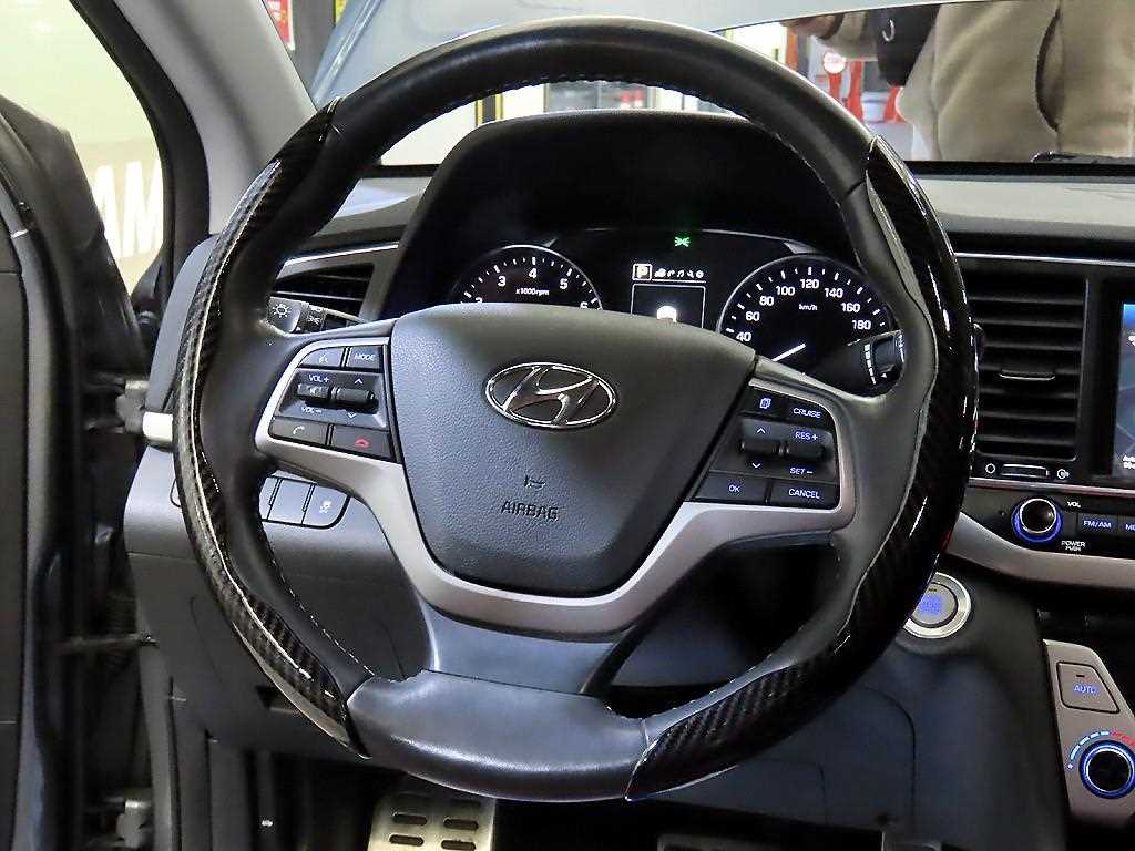 HYUNDAI Avante - Vista 8