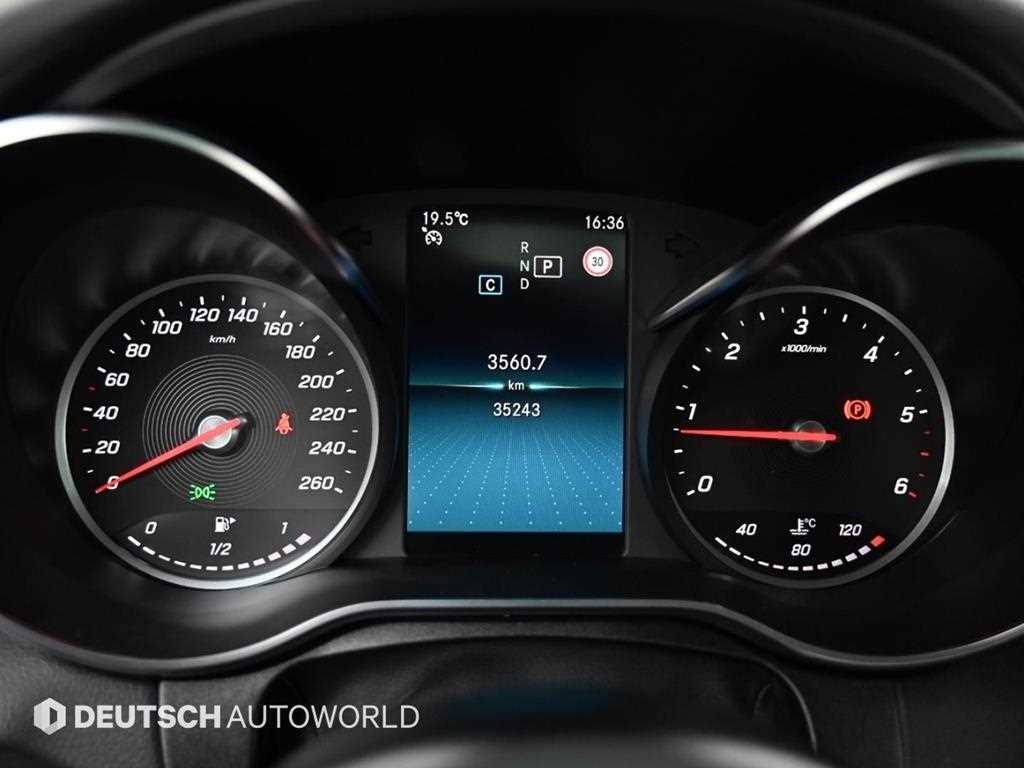 Mercedes Benz C Class - Vista 8