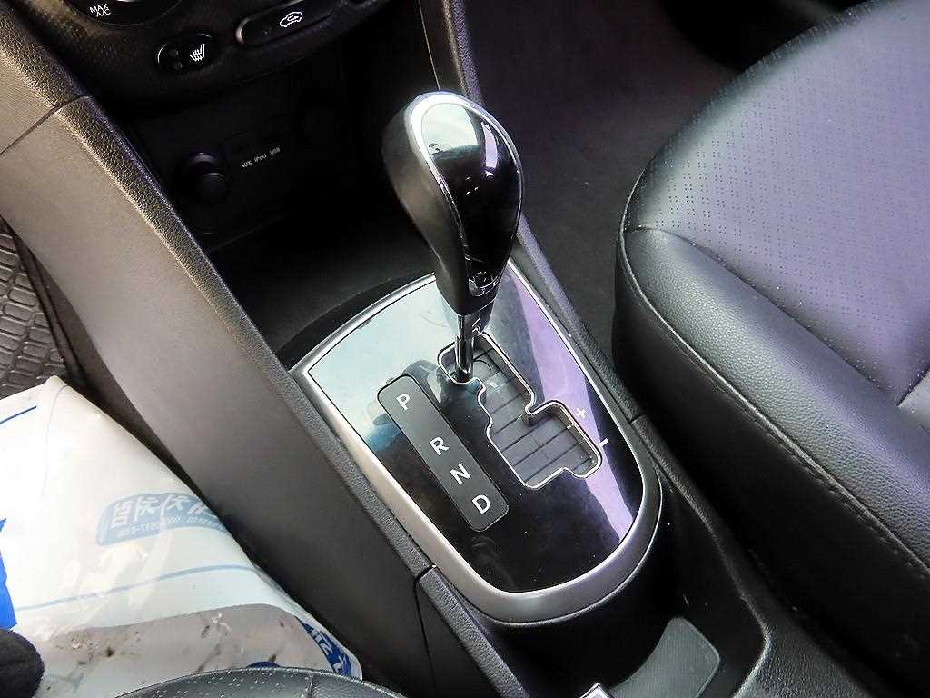 HYUNDAI Accent - Vista 10