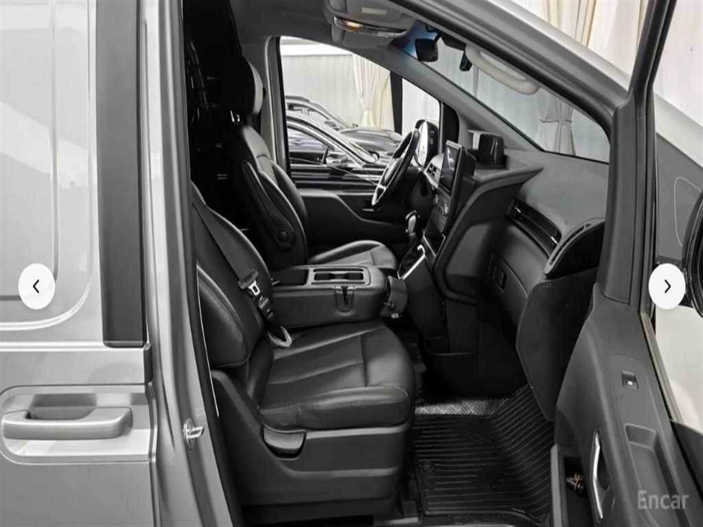 HYUNDAI Staria - Vista 11