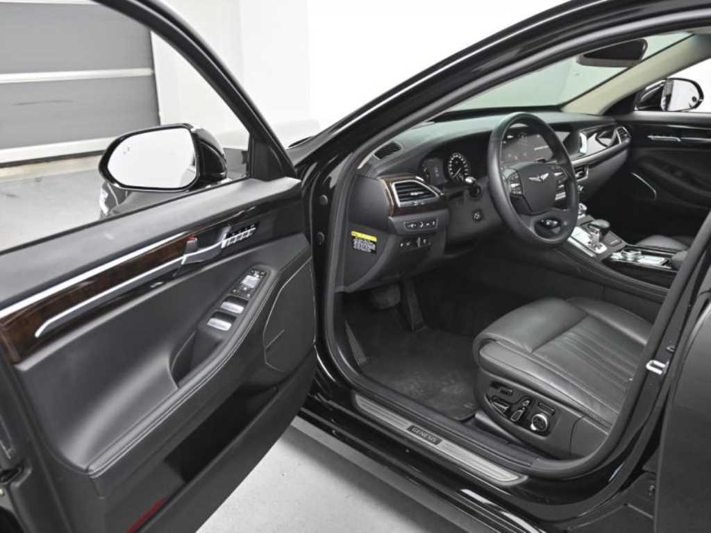 Genesis G90 - Vista 11