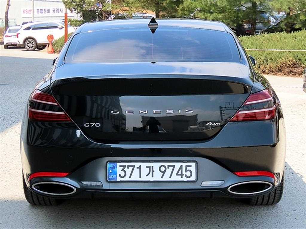 Genesis G70 - Vista 4