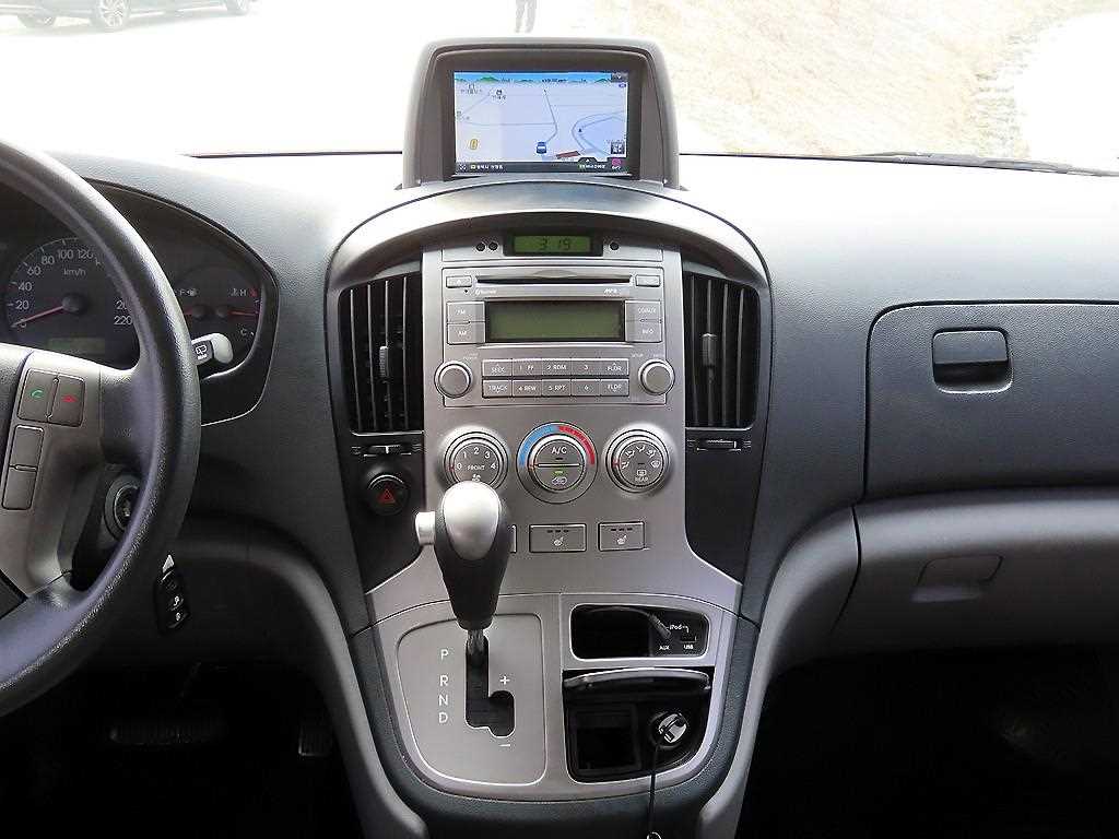 HYUNDAI Starex - Vista 10