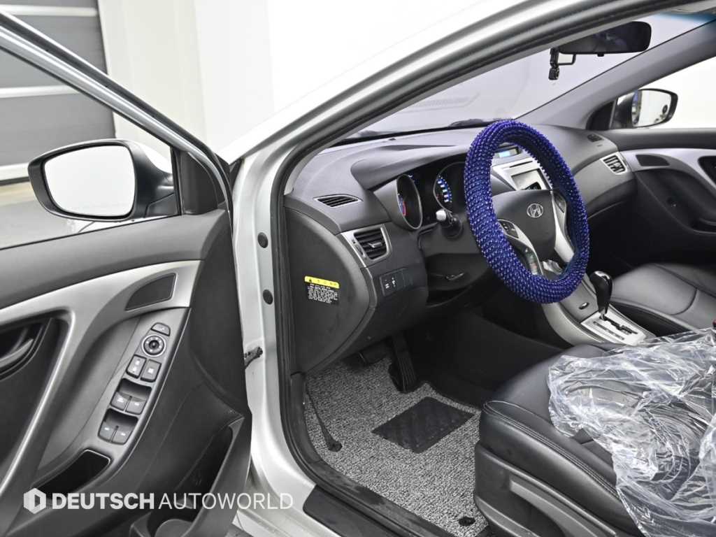 HYUNDAI Avante - Vista 11