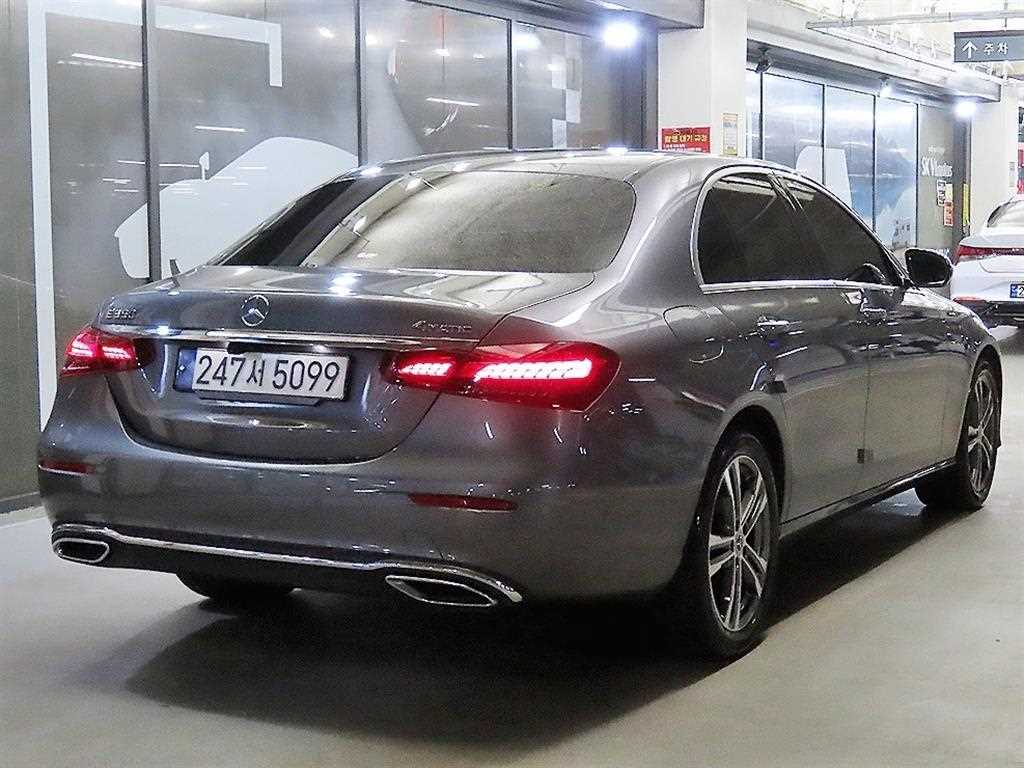Mercedes Benz E class - Vista 4