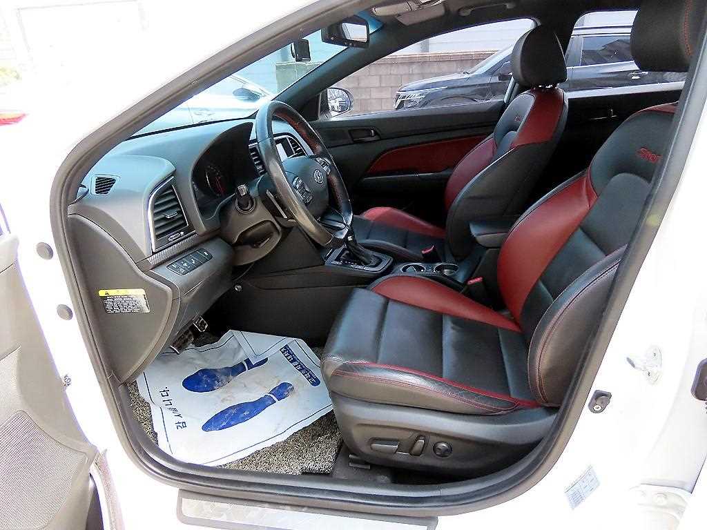 HYUNDAI Avante - Vista 5