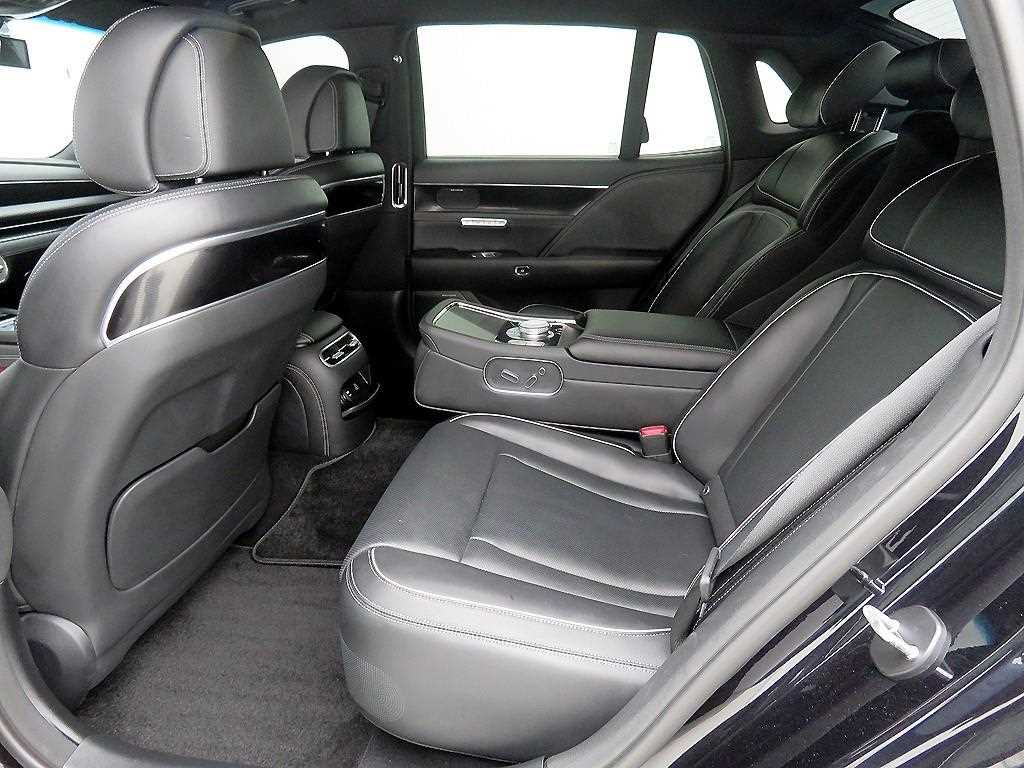 Genesis G90 - Vista 7