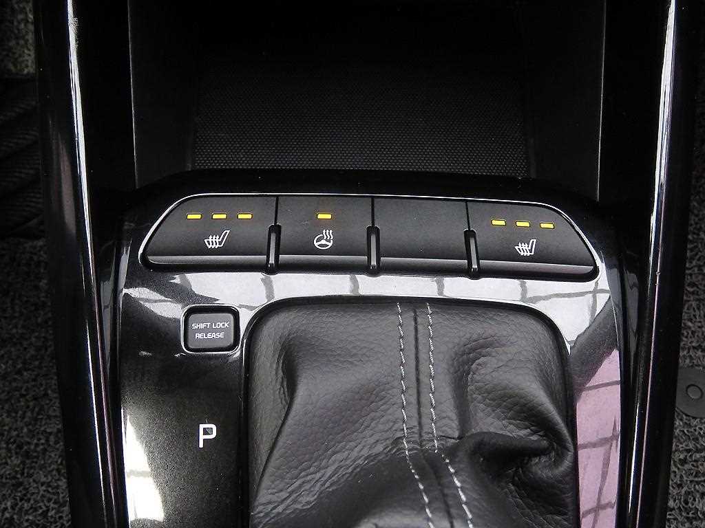 KIA Stonic 2018 Blanco - Importación desde Corea - HF Imports Iquique - Foto 13