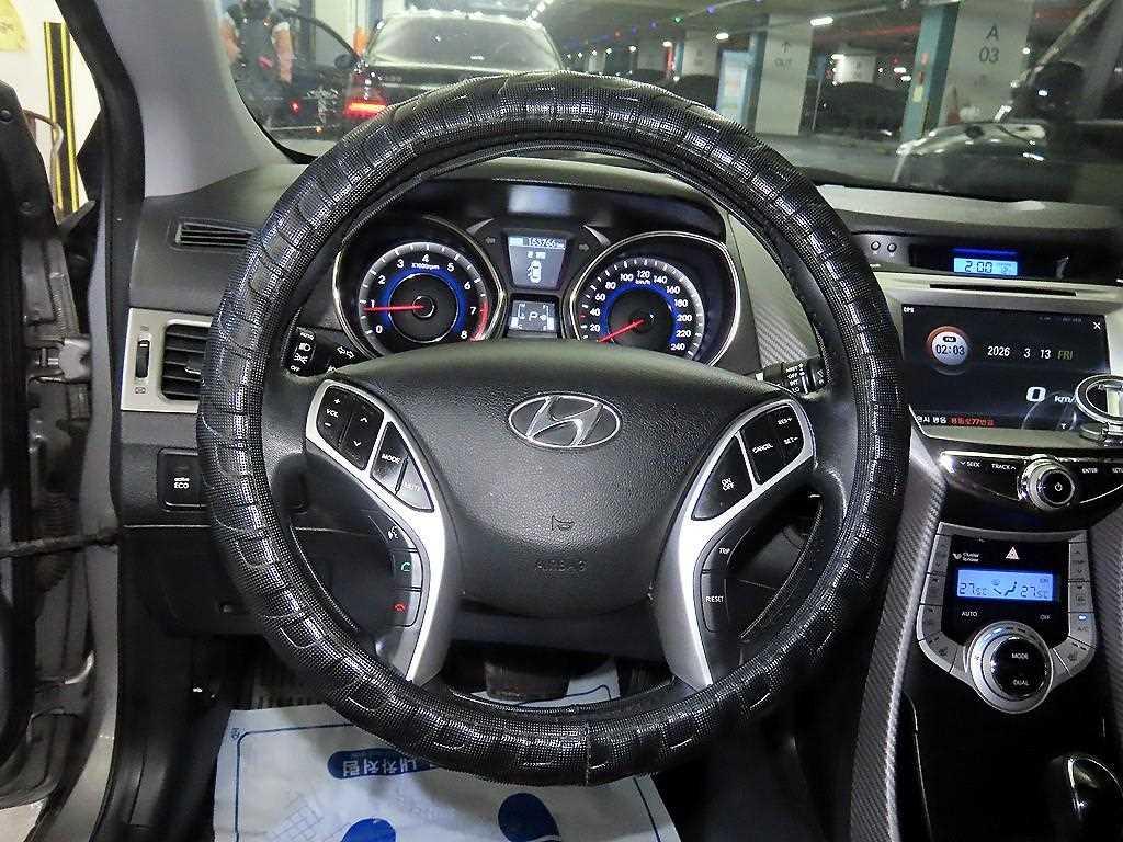 HYUNDAI Avante - Vista 8