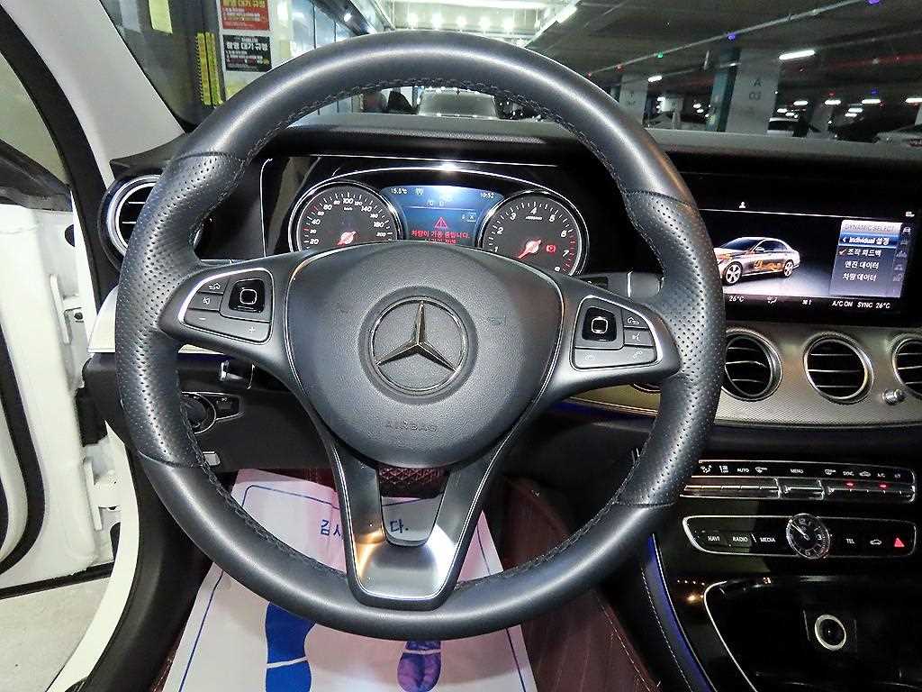 Mercedes Benz E class - Vista 8